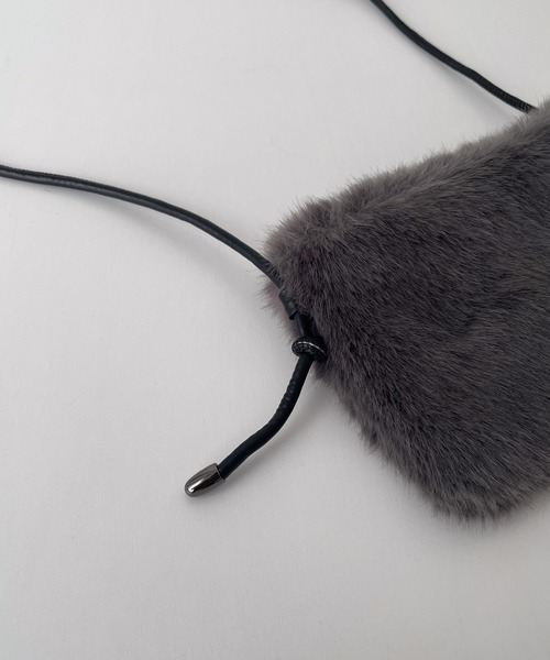 CANAL JEAN（キャナルジーン）の「El mar　フェイクファーショルダーバッグ（ショルダーバッグ・レディース・ブラック/グレー/ブラウン・ONE SIZE）」の8枚目の写真