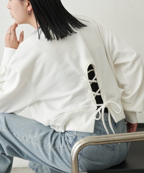 Aunt Marie's(アントマリーズ)の「バックレースアップショートプルオーバー(Tシャツ/カットソー・レディース・ホワイト/チャコールグレー/レッド・FREE)」の1枚目の写真