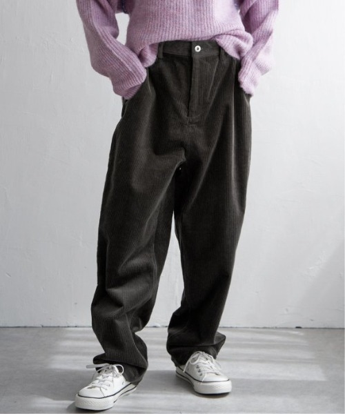 LBC（エルビーシー）の「コーデュロイゆるテーパードパンツ（その他パンツ・レディース・オフホワイト/チャコールグレー/ブルー/ダークオリーブ・M/L）」の3枚目の写真