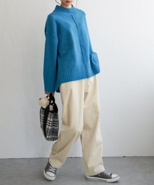 LBC（エルビーシー）の「コーデュロイゆるテーパードパンツ（その他パンツ・レディース・オフホワイト/チャコールグレー/ブルー/ダークオリーブ・M/L）」の5枚目の写真