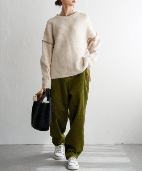 LBC（エルビーシー）の「コーデュロイゆるテーパードパンツ（その他パンツ・レディース・オフホワイト/チャコールグレー/ブルー/ダークオリーブ・M/L）」の11枚目の写真