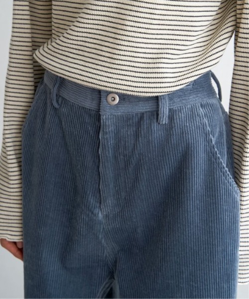 LBC（エルビーシー）の「コーデュロイゆるテーパードパンツ（その他パンツ・レディース・オフホワイト/チャコールグレー/ブルー/ダークオリーブ・M/L）」の15枚目の写真