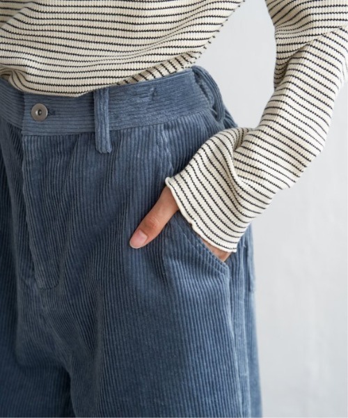 LBC（エルビーシー）の「コーデュロイゆるテーパードパンツ（その他パンツ・レディース・オフホワイト/チャコールグレー/ブルー/ダークオリーブ・M/L）」の16枚目の写真