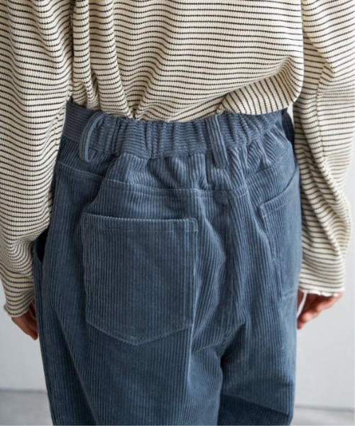 LBC（エルビーシー）の「コーデュロイゆるテーパードパンツ（その他パンツ・レディース・オフホワイト/チャコールグレー/ブルー/ダークオリーブ・M/L）」の17枚目の写真