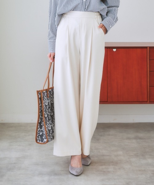 nissen（ニッセン）の「【褒められシルエット】ワイドパンツ（スラックス・レディース・サックスブルー/オフホワイト/イエロー/パープル/グリーン/ピンク/ブラック・L/LL/M/S）」の2枚目の写真