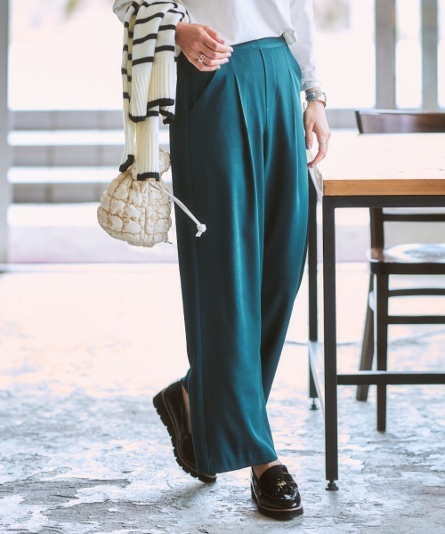 nissen（ニッセン）の「【褒められシルエット】ワイドパンツ（スラックス・レディース・サックスブルー/オフホワイト/イエロー/パープル/グリーン/ピンク/ブラック・L/LL/M/S）」の4枚目の写真