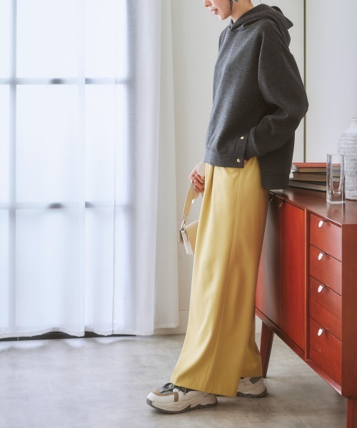 nissen（ニッセン）の「【褒められシルエット】ワイドパンツ（スラックス・レディース・サックスブルー/オフホワイト/イエロー/パープル/グリーン/ピンク/ブラック・L/LL/M/S）」の9枚目の写真