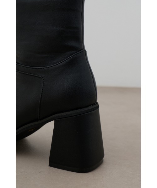 AZUL by moussy（アズールバイマウジー）の「メタルチェーンショートブーツ（ブーツ・レディース・ブラック・SMALL/MEDIUM/LARGE）」の11枚目の写真