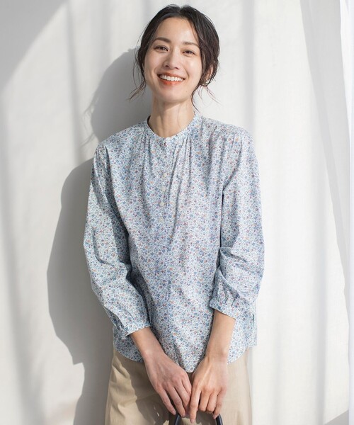 J.PRESS Ladies(J.プレス レディス)の「【洗える】Liberty Lilibet&Hannah Rose バンドカラー ブラウス(シャツ/ブラウス・レディース・ブルー系5/イエロー系5・XS)」の2枚目の写真