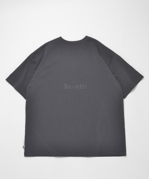 SUPERTHANKS（スーパーサンクス）の「刺繍＆バックプリント オーバーサイズTシャツ ""Sound"" S/S T-shirt"(ユニセックス)（Tシャツ/カットソー・メンズ・チャコールグレー/ブラック/ホワイト・S/M/L）」の5枚目の写真