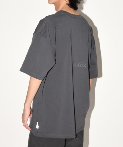 SUPERTHANKS（スーパーサンクス）の「刺繍＆バックプリント オーバーサイズTシャツ ""Sound"" S/S T-shirt"(ユニセックス)（Tシャツ/カットソー・メンズ・チャコールグレー/ブラック/ホワイト・S/M/L）」の19枚目の写真