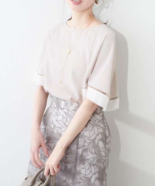 natural couture(ナチュラルクチュール)の「袖口配色切替ブラウス(シャツ/ブラウス・レディース・ライトベージュ/サックスブルー/アイボリー/ネイビー・FREE)」の10枚目の写真