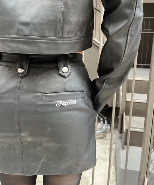 Nope Girl(ノープガール)の「fake leather skirt(スカート・レディース・ブラウン/ブラック・SMALL/MEDIUM)」の7枚目の写真