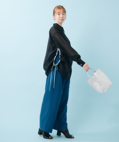 Paradise Picnic（パラダイスピクニック）の「サイドドロストシャツ（シャツ/ブラウス・レディース・ブラック/ホワイト・FREE）」の3枚目の写真