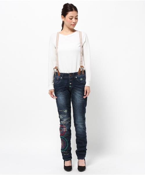 Desigual（デシグアル）の「「Desigual/デシグアル」サスペンダー付デニムパンツ（デニムパンツ・レディース・ブルー・LARGE/X-LARGE/X-SMALL/MEDIUM/SMALL）」の2枚目の写真