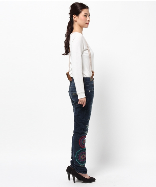 Desigual（デシグアル）の「「Desigual/デシグアル」サスペンダー付デニムパンツ（デニムパンツ・レディース・ブルー・LARGE/X-LARGE/X-SMALL/MEDIUM/SMALL）」の3枚目の写真