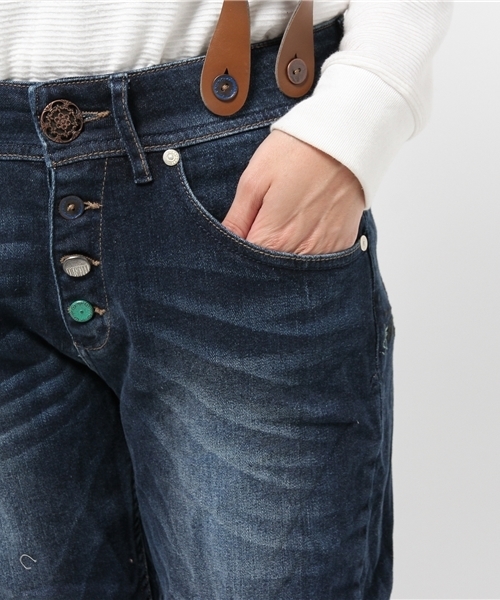 Desigual（デシグアル）の「「Desigual/デシグアル」サスペンダー付デニムパンツ（デニムパンツ・レディース・ブルー・LARGE/X-LARGE/X-SMALL/MEDIUM/SMALL）」の12枚目の写真