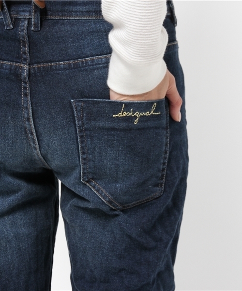 Desigual（デシグアル）の「「Desigual/デシグアル」サスペンダー付デニムパンツ（デニムパンツ・レディース・ブルー・LARGE/X-LARGE/X-SMALL/MEDIUM/SMALL）」の13枚目の写真