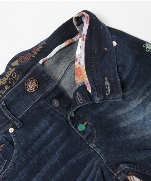 Desigual（デシグアル）の「「Desigual/デシグアル」サスペンダー付デニムパンツ（デニムパンツ・レディース・ブルー・LARGE/X-LARGE/X-SMALL/MEDIUM/SMALL）」の15枚目の写真