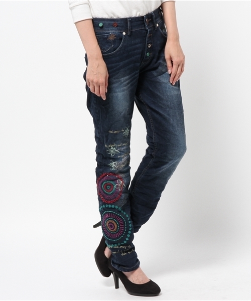 Desigual（デシグアル）の「「Desigual/デシグアル」サスペンダー付デニムパンツ（デニムパンツ・レディース・ブルー・LARGE/X-LARGE/X-SMALL/MEDIUM/SMALL）」の11枚目の写真