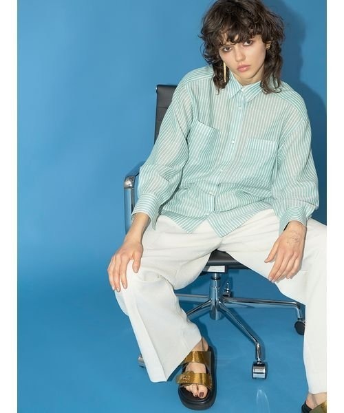 styling/(スタイリング)の「サイドスリットシャツ(シャツ/ブラウス・レディース・サックスブルー/ホワイト/モカ・FREE)」の4枚目の写真
