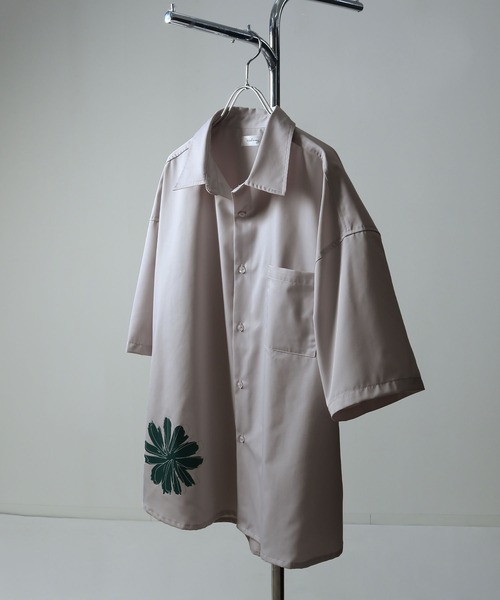 NILWAY(ニルウェイ)の「Flower print short sleeve shirt/フラワープリント 半袖シャツ(シャツ/ブラウス・メンズ・ライトグレー/ミント/チャコールグレー・LARGE/MEDIUM)」の2枚目の写真