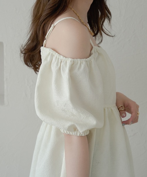 Ambre Neige(アンブルネージュ)の「off shoulder peplum tops / ポコポコオフショルペプラムトップス(Tシャツ/カットソー・レディース・ブラック/ライトピンク/アイボリー・FREE)」の8枚目の写真