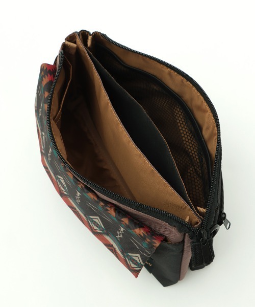 チチカカ（チチカカ）の「マルチプルショルダーバッグ（ショルダーバッグ・レディース・ブラック/ボルドー/アイボリー・FREE）」の16枚目の写真