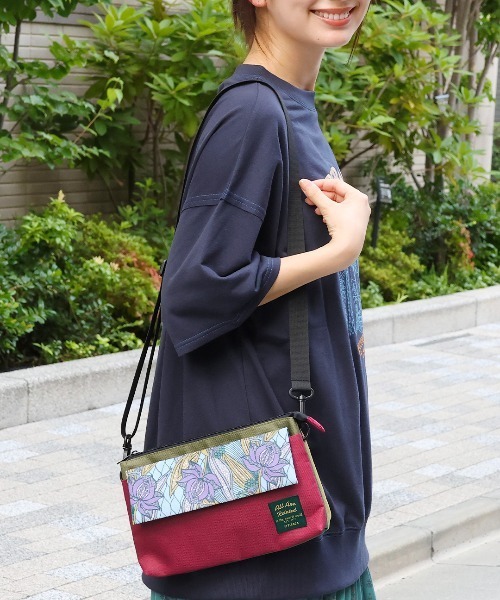 チチカカ（チチカカ）の「マルチプルショルダーバッグ（ショルダーバッグ・レディース・ブラック/ボルドー/アイボリー・FREE）」の7枚目の写真