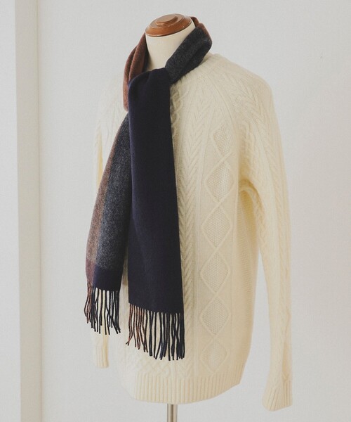 BEAMS（ビームス）の「パネルチェック マフラー（マフラー・メンズ・チャコールグレー/ブラック/ネイビー・ONE SIZE）」の18枚目の写真