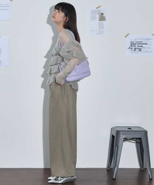 THE YOn（ザヨン）の「ビッグボタンロープストラップパフバッグ（ショルダーバッグ・レディース・ブラック/アンティークシルバー/ラベンダー/ベージュ・FREE）」の19枚目の写真