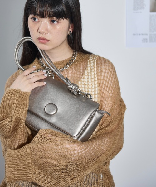 THE YOn（ザヨン）の「ビッグボタンロープストラップパフバッグ（ショルダーバッグ・レディース・ブラック/アンティークシルバー/ラベンダー/ベージュ・FREE）」の11枚目の写真