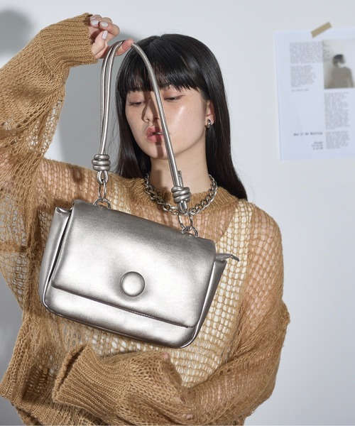 THE YOn（ザヨン）の「ビッグボタンロープストラップパフバッグ（ショルダーバッグ・レディース・ブラック/アンティークシルバー/ラベンダー/ベージュ・FREE）」の9枚目の写真