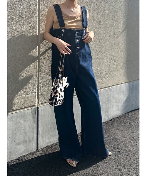 Katrin TOKYO(カトリーントーキョー)の「loose button-fly denim salopette(サロペット/オーバーオール・レディース・インディゴブルー/ライトブルー/ブラウン・FREE/XS)」の3枚目の写真