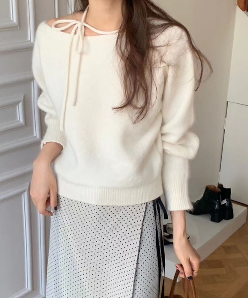 ABITOKYO(アビトーキョー)の「オフショルダーリボンニットプルオーバー(ニット/セーター・レディース・イエロー/パープル/ブルー/オフホワイト/ブラック・FREE)」の6枚目の写真