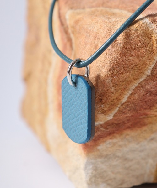 FUNALIVE（ファンアライブ）の「プラスレザー　ドッグタグネックレス　リバーシブル（ネックレス・メンズ・ブラック系2/ブラック系4/ブルー系2/ブラック系5/ブラック系1/ブラック系3/ブルー系3/オレンジ系/ブラック系/ブルー系/ブルー系1/オレンジ系1/オレンジ系2/オレンジ系3・FREE）」の9枚目の写真