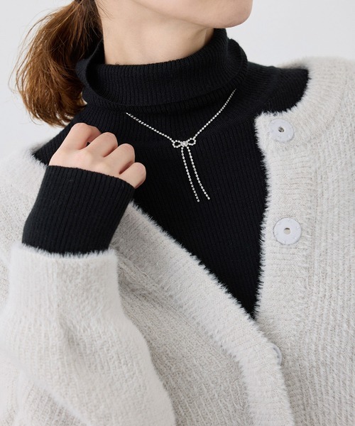 ROPE' PICNIC（ロペピクニック）の「ビジューリボンショートネックレス（ネックレス・レディース・シルバー・FREE）」の2枚目の写真