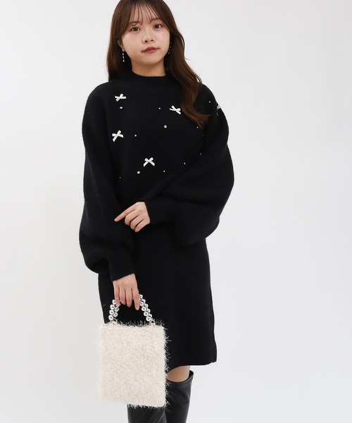 ASTORIA ODIER(アストリアオディール)の「リボンパールビジューニット×ニットワンピ(ワンピース・レディース・アイボリー/ブラック/チャコールグレー・MEDIUM)」の3枚目の写真