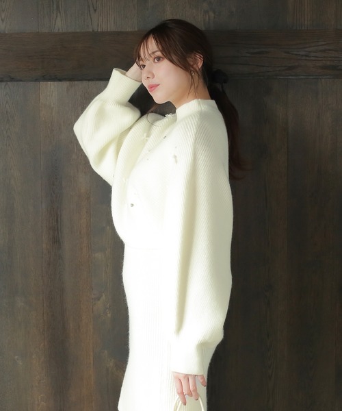 ASTORIA ODIER(アストリアオディール)の「リボンパールビジューニット×ニットワンピ(ワンピース・レディース・アイボリー/ブラック/チャコールグレー・MEDIUM)」の8枚目の写真