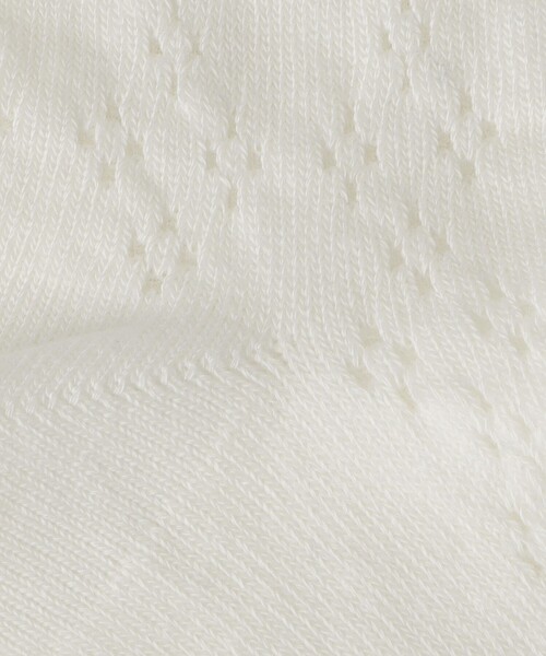 green label relaxing（グリーンレーベルリラクシング）の「スカシ柄 クルーソックス / 靴下 / キッズ  17cm-19cm（ソックス/靴下・キッズ・ホワイト/ブラック・17-19cm）」の3枚目の写真