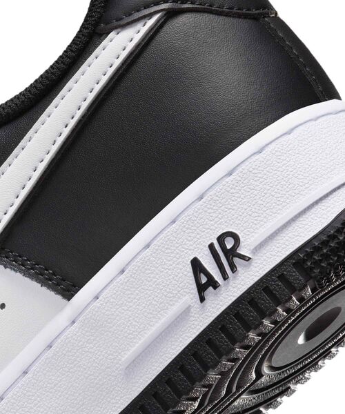 NIKE(ナイキ)の「ナイキ エア フォース 1 '07 メンズシューズ / Nike Air Force 1 '07 Men's Shoes DV0788-001 Black(スニーカー・メンズ・ブラック・32/30/31/29.5/30.5/29/28.5/25.5/26.5/27.5/24.5/33/24/25/26/27/28)」の12枚目の写真