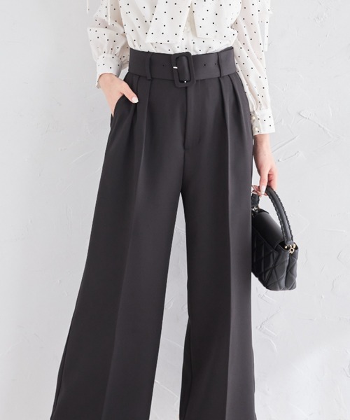 tocco closet（トッコ　クローゼット）の「ベルト付きタックワイドパンツ（その他パンツ・レディース・アイボリー/ブラック・M）」の2枚目の写真