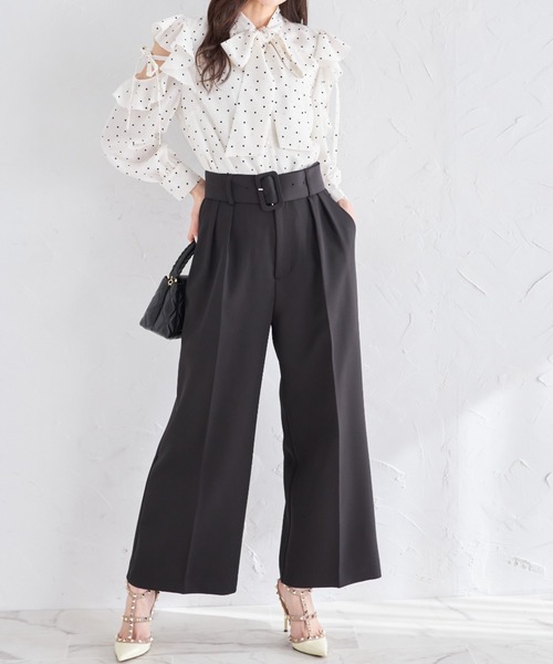 tocco closet（トッコ　クローゼット）の「ベルト付きタックワイドパンツ（その他パンツ・レディース・アイボリー/ブラック・M）」の7枚目の写真