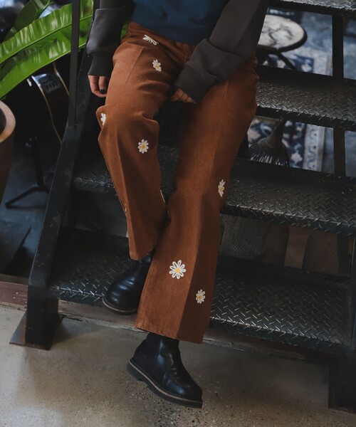 B:MING by BEAMS(ビーミングバイビームス)の「ambiance / Embroidery Denim Pants(S~L)(デニムパンツ・レディース・ブラウン/ブラック・LARGE/MEDIUM/SMALL)」の4枚目の写真