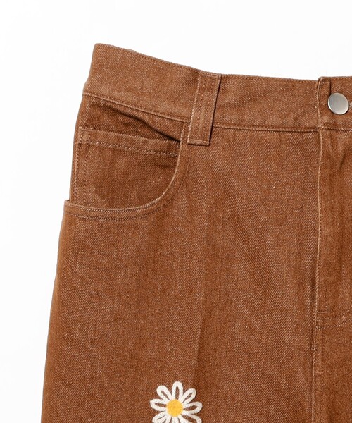 B:MING by BEAMS(ビーミングバイビームス)の「ambiance / Embroidery Denim Pants(S~L)(デニムパンツ・レディース・ブラウン/ブラック・LARGE/MEDIUM/SMALL)」の11枚目の写真