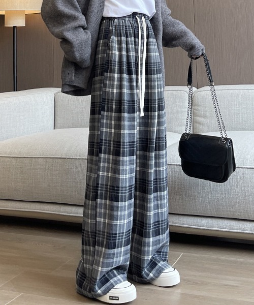 gossip!ロサンゼルス(ゴシップロサンゼルス)の「YUGA ハイウエスト チェック柄フリースインナーパンツ(その他パンツ・レディース・グレー/ブラック/ブラウン/イエロー・FREE)」の3枚目の写真