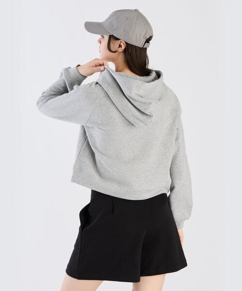 To b. by agnes b.（トゥービーバイアニエスベー）の「ロゴ刺繍 コットン ニューマカロンカラー スウェットフーディー（パーカー・レディース・グレー・40/38）」の6枚目の写真