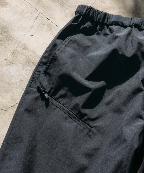 FREAK'S STORE(フリークスストア)の「+Phenix/プラスフェニックス SP GORE-TEX WINDSTOPPER TECH PANTS/別注 ゴアテックス ウインドストッパー テックパンツ/ウェービングベルト(その他パンツ・メンズ・チャコールグレー/ブラック・MEDIUM/LARGE/SMALL)」の3枚目の写真