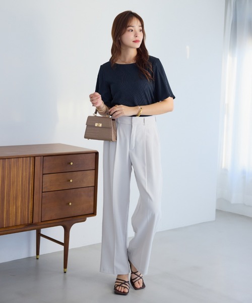 alotta(アロッタ)の「サラサラ×ひんやりの夏に嬉しい素材感 ランダムテレコチューリップ袖Tブラウス【6サイズ展開】(Tシャツ/カットソー・レディース・ブルーグリーン/コーラルピンク/ホワイト/ネイビー/ブラック・4L/3L/M/LL/L/5L/S)」の11枚目の写真