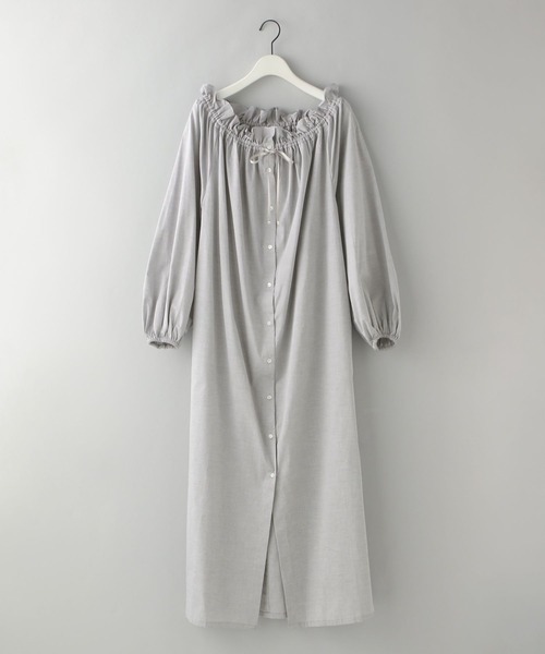 e/rm（イーアールエム）の「オフショルフリルドレス（ワンピース・レディース・グレー系その他2/ライトブルー/ネイビー・FREE）」の2枚目の写真